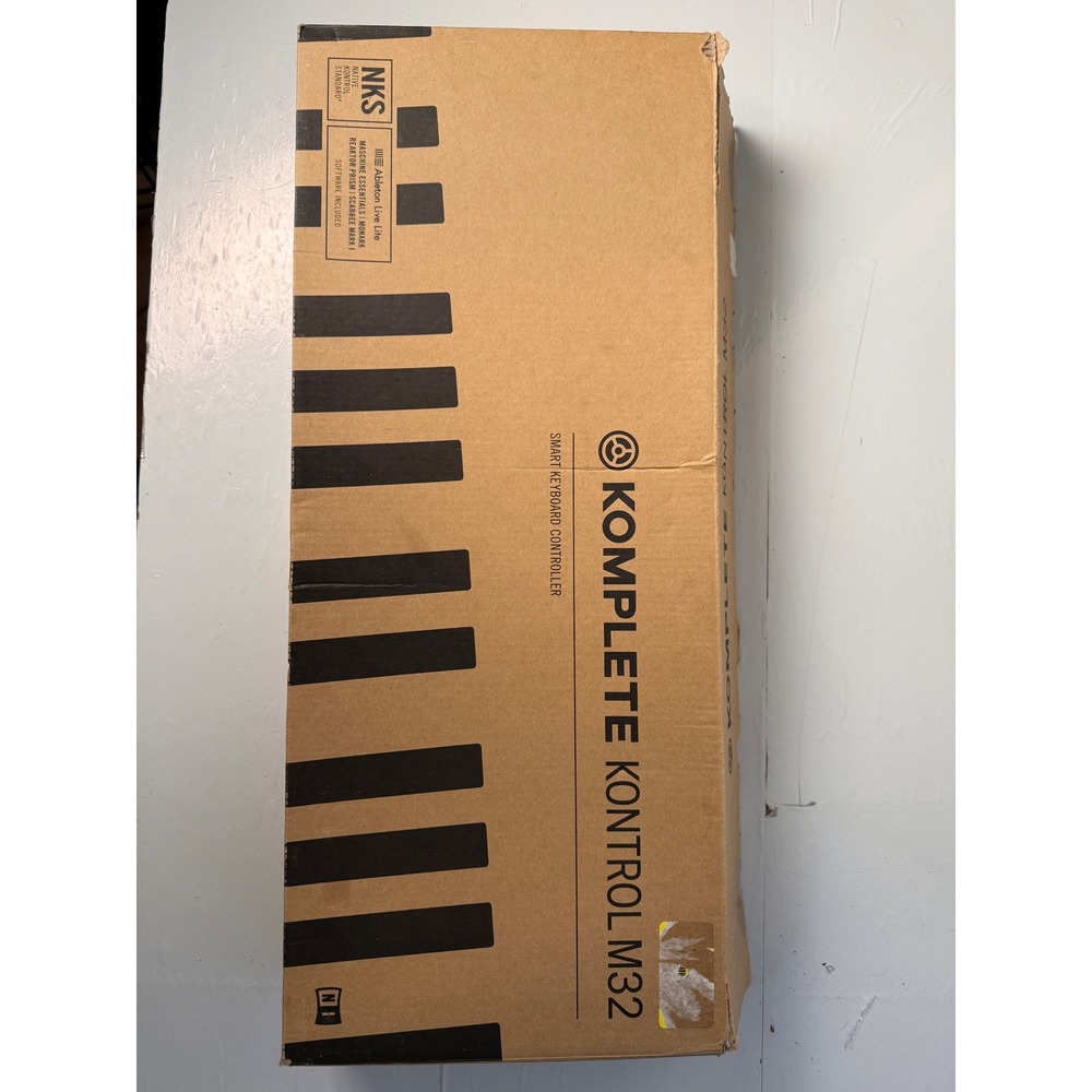 Native Instruments Komplete Kontrol M32 USB MIDI Controller